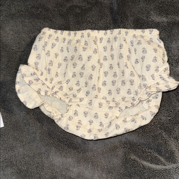 Carter's Cream and Grey Baby Set - Picture 5 of 7